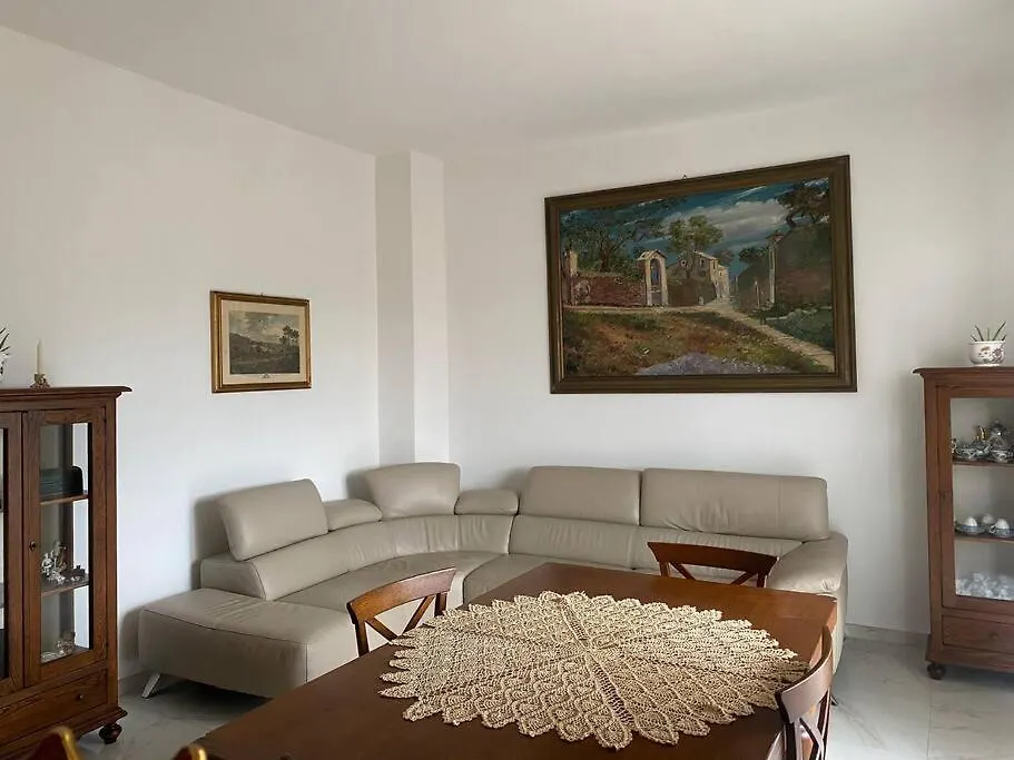 Iva'S Guesthouse Sarzana Apartment