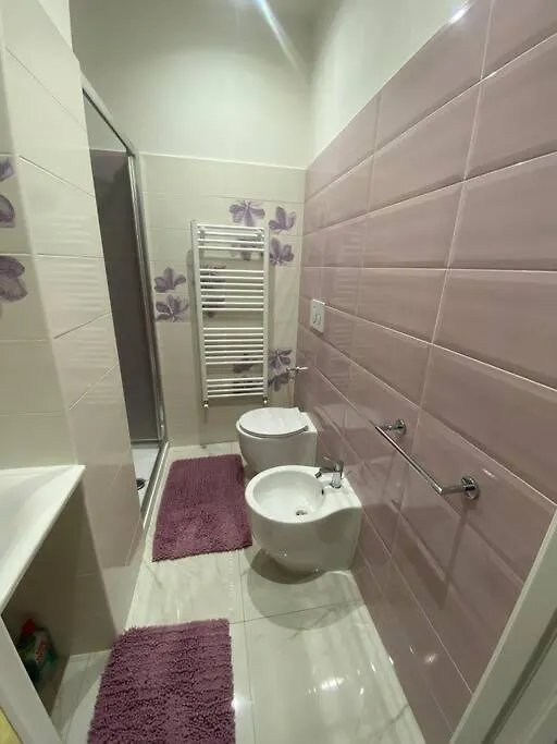 Iva'S Guesthouse Sarzana