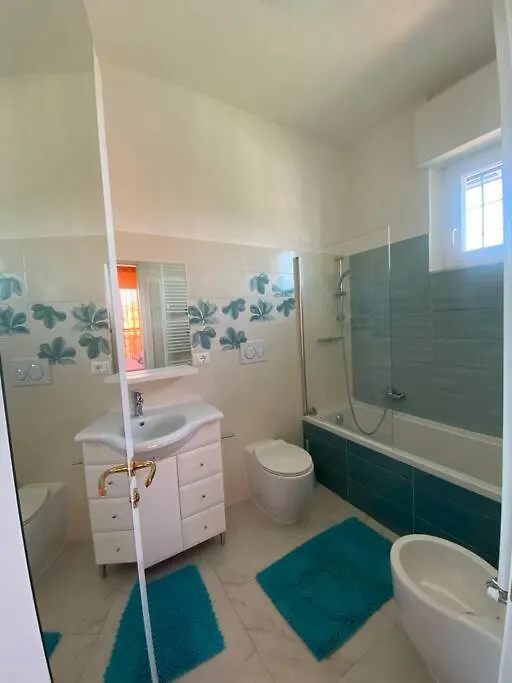 Apartment Iva'S Guesthouse Sarzana Italy