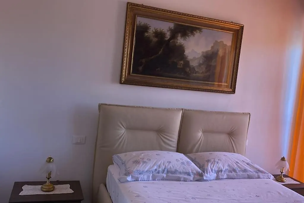 Apartment Iva'S Guesthouse Sarzana